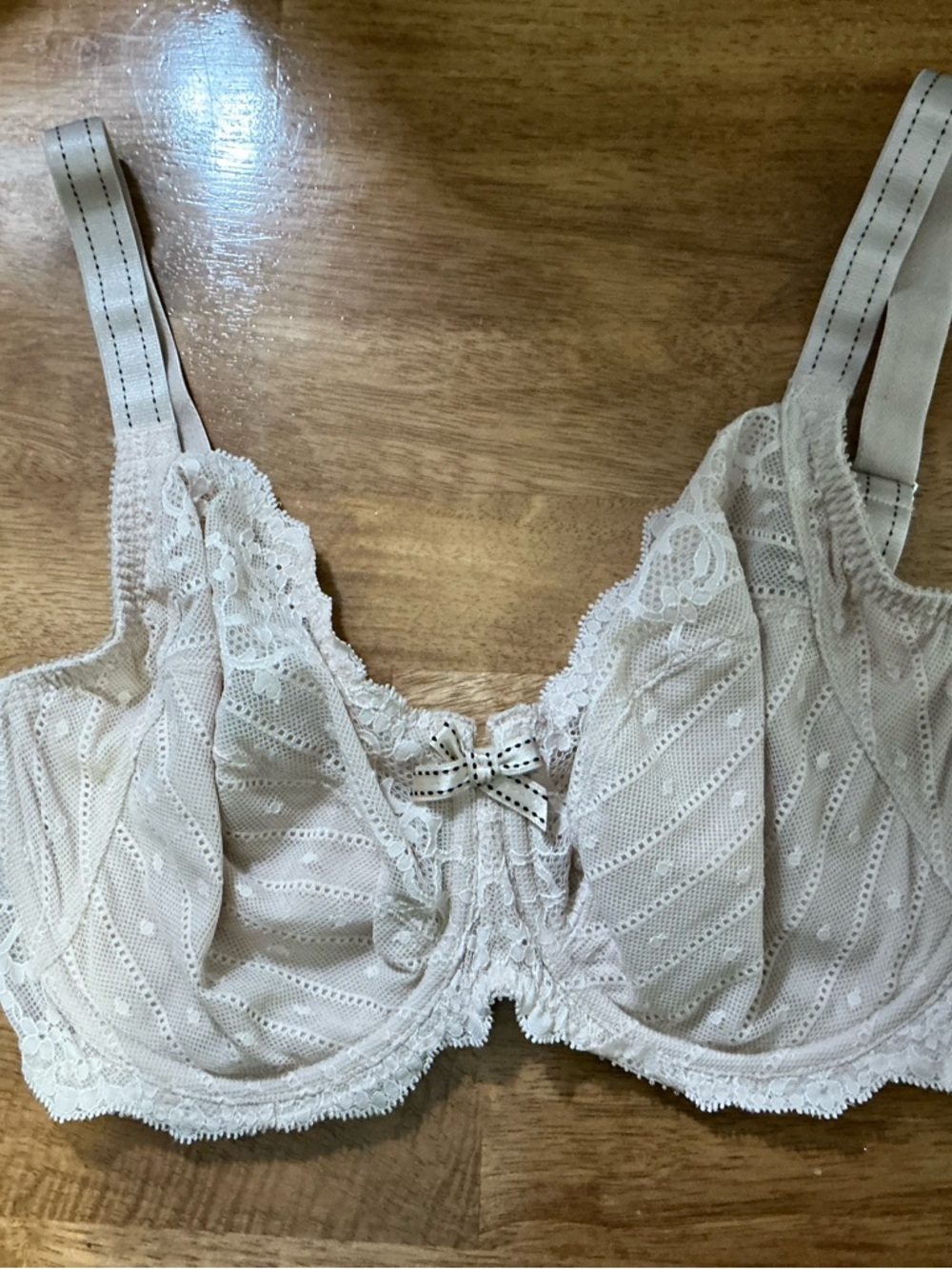 Chantelle Lace Underwire Bra in Light Beige/Cream